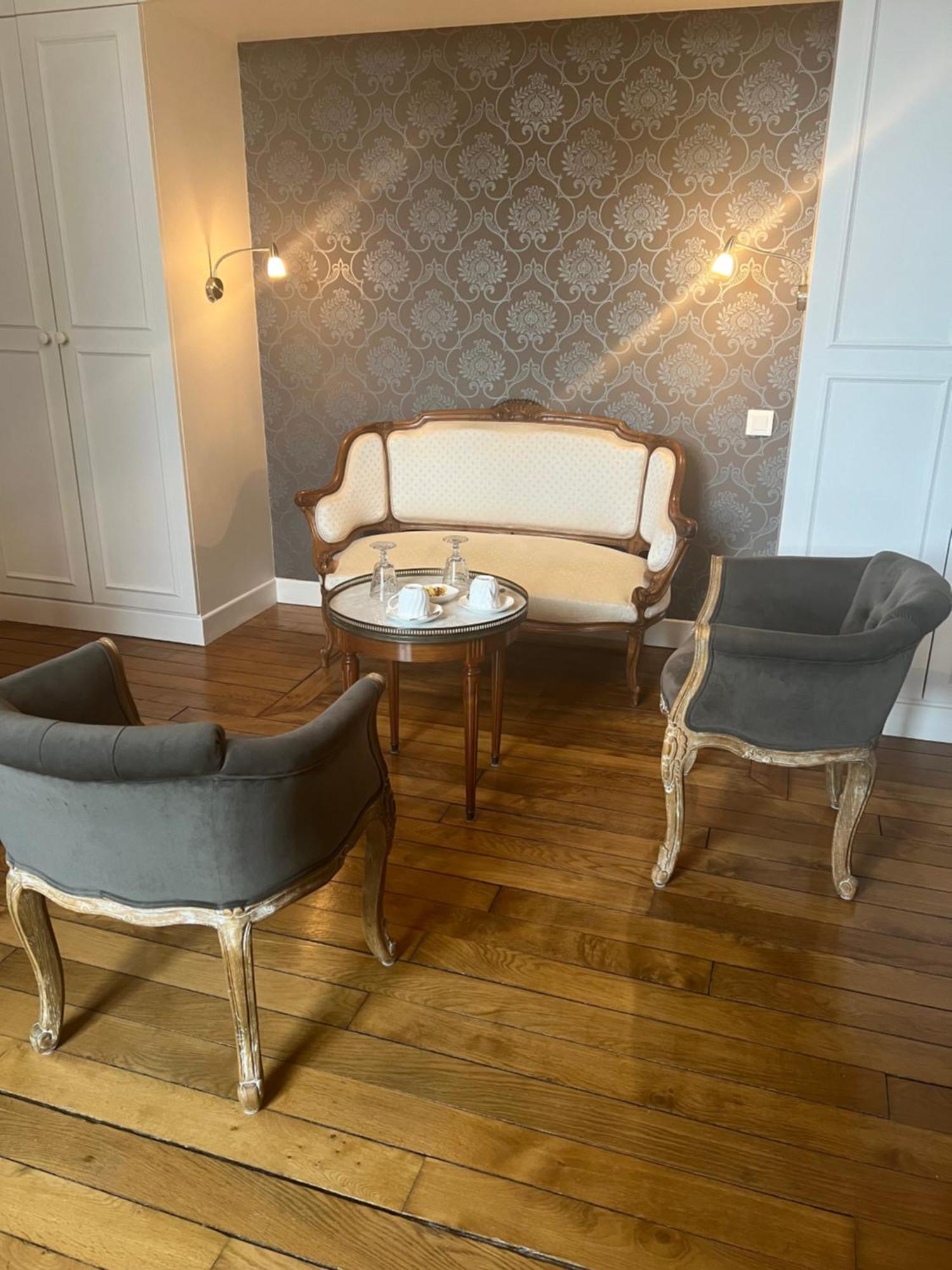 Le Clos D 'ay Bed & Breakfast *